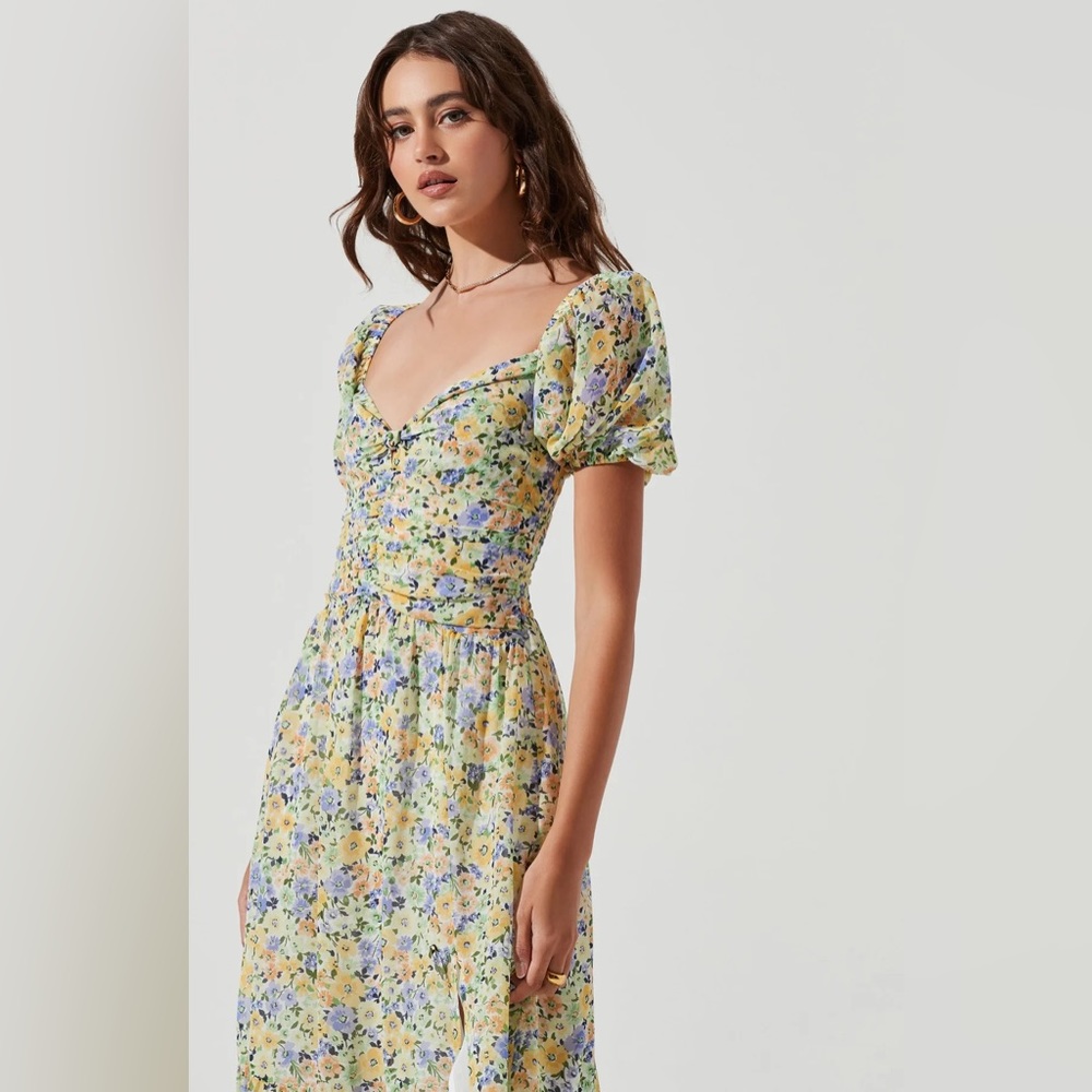 ASTR The Label Irma Floral Puff Sleeve Midi Dress. Size Small - Picture 4 of 6